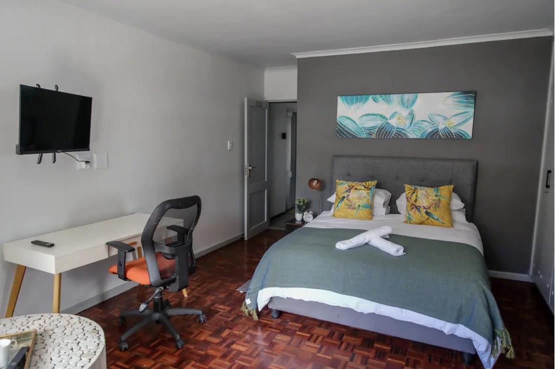 Camborne Apartment *