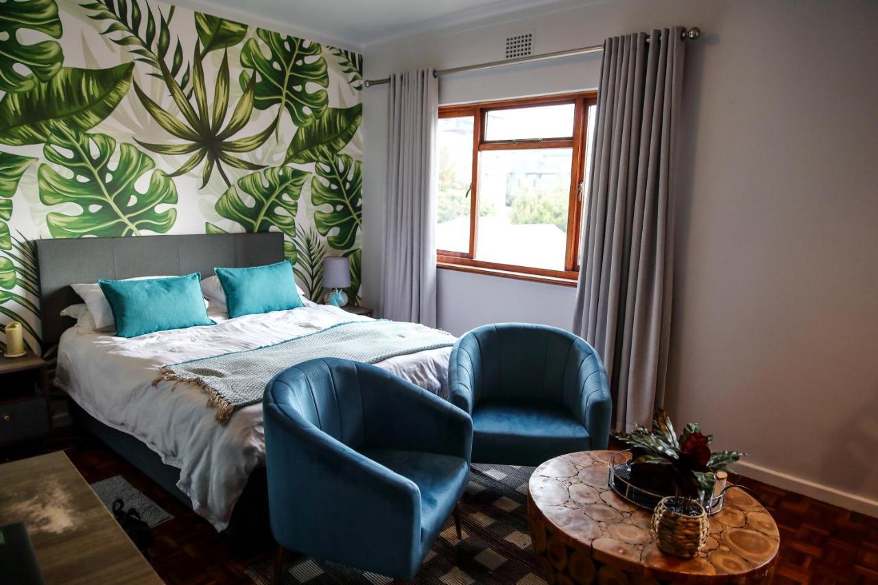 Camborne Apartment *